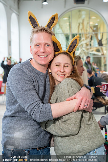 Lindt Goldhasensuche - Schönbrunn - So 29.03.2026 - Andreas WANASEK mit Marie4