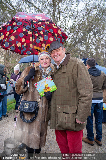Lindt Goldhasensuche - Schönbrunn - So 29.03.2026 - Manuela KIRCHEBNER-WIELAND mit Ehemann Stefan8