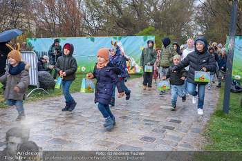 Lindt Goldhasensuche - Schönbrunn - So 29.03.2026 - Kinder laufen Osternesterl suchen13