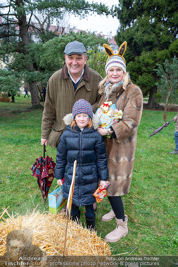 Lindt Goldhasensuche - Schönbrunn - So 29.03.2026 - Manuela KIRCHEBNER-WIELAND mit Ehemann Stefan20