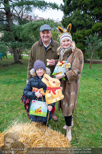 Lindt Goldhasensuche - Schönbrunn - So 29.03.2026 - Manuela KIRCHEBNER-WIELAND mit Ehemann Stefan21