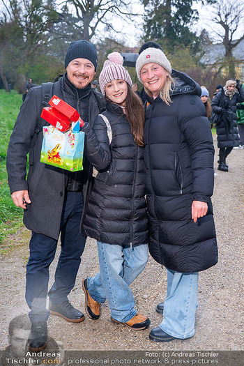 Lindt Goldhasensuche - Schönbrunn - So 29.03.2026 - Familie Rainer SCHÖNFELDER Ehefrau Michaela Tochter Samira31