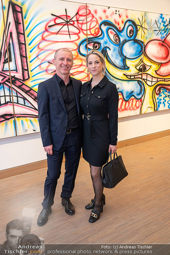 Kaws Ausstellungseröffnung - Albertina Modern und Albertina, Wien - Do 02.04.2026 - Verena KASPAR-EISERT mit Ehemann19