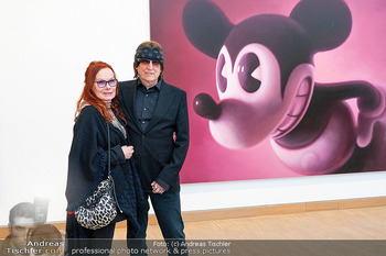 Kaws Ausstellungseröffnung - Albertina Modern und Albertina, Wien - Do 02.04.2026 - Renate und Gottfried HELNWEIN38