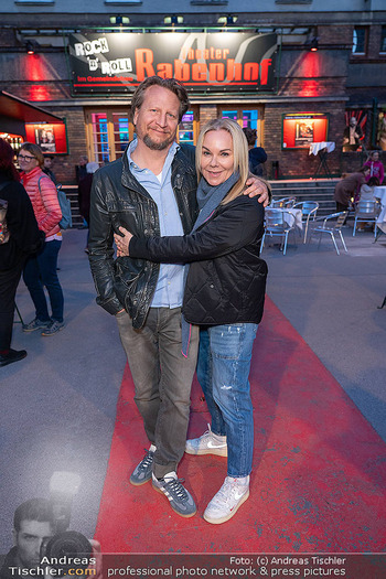 Premiere ´Mozart´ - Rabenhof Theater, Wien - Do 09.04.2026 - Sylvia GRAF mit Freund58