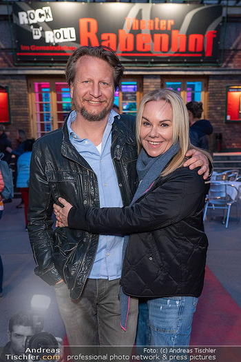 Premiere ´Mozart´ - Rabenhof Theater, Wien - Do 09.04.2026 - Sylvia GRAF mit Freund59