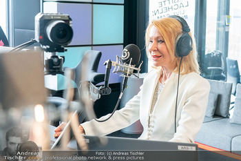 Gerda Rogers ö3 Jubiläum - Ö3 Studios im ORF Zentrum, Wien - Fr 10.04.2026 - Gerda ROGERS hinter dem Mikrofon im ö3 Studio7