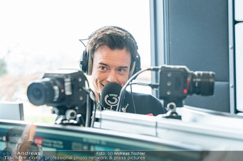 Gerda Rogers ö3 Jubiläum - Ö3 Studios im ORF Zentrum, Wien - Fr 10.04.2026 - Philipp HANSA hinter dem Mikrofon im ö3 Studio13