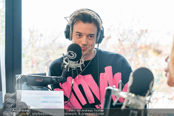 Gerda Rogers ö3 Jubiläum - Ö3 Studios im ORF Zentrum, Wien - Fr 10.04.2026 - Philipp HANSA hinter dem Mikrofon im ö3 Studio15