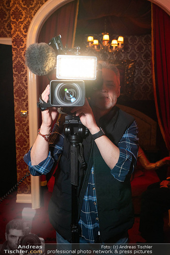 Fototermin zu ´Gerüchte, Gerüchte´ - Hotel Orient, Wien - Mo 13.04.2026 - Kameramann, Filmen Video TV Fernsehen Kamera live51