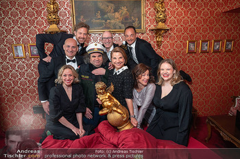 Fototermin zu ´Gerüchte, Gerüchte´ - Hotel Orient, Wien - Mo 13.04.2026 - Ensemble Teamfoto SPRENGER CENCIG BERMOSER KOLAR PASS GOLDA HOLD57