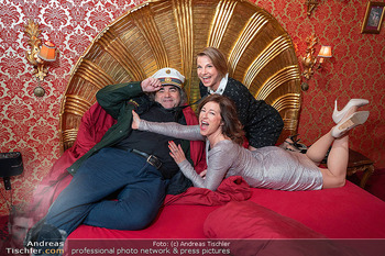 Fototermin zu ´Gerüchte, Gerüchte´ - Hotel Orient, Wien - Mo 13.04.2026 - Kristina SPRENGER, Kajetan DICK, Julia CENCIG64