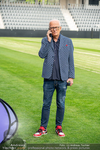 Team Milka Präsentation - Sport-Club Platz, Wien - Do 16.04.2026 - Stadionsprecher Andreas Andi MAREK141