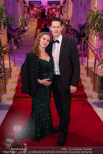 Dancer against Cancer Ball 2026 - Hofburg, Wien - Sa 18.04.2026 - Lucas BABUDER mit Freundin (schwanger)26