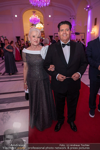 Dancer against Cancer Ball 2026 - Hofburg, Wien - Sa 18.04.2026 - Tony WEGAS mit Begleitung Ilse34