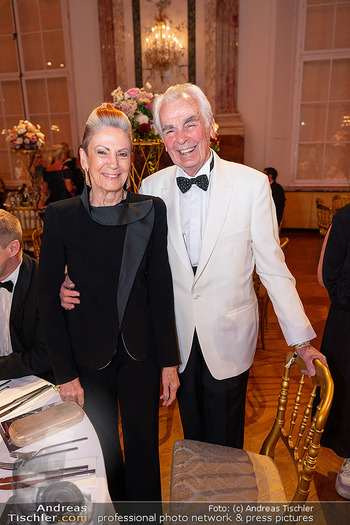 Dancer against Cancer Ball 2026 - Hofburg, Wien - Sa 18.04.2026 - Hannes NEDBAL mit Ehefrau63