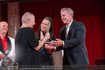 Dancer against Cancer Ball 2026 - Hofburg, Wien - Sa 18.04.2026 - Andrea KDOLSKY erhält MyAid Award, Shannon LEE, Manfred BAUMANN170