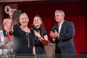 Dancer against Cancer Ball 2026 - Hofburg, Wien - Sa 18.04.2026 - Andrea KDOLSKY erhält MyAid Award, Shannon LEE, Manfred BAUMANN173