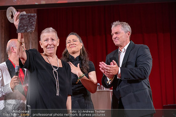 Dancer against Cancer Ball 2026 - Hofburg, Wien - Sa 18.04.2026 - Andrea KDOLSKY erhält MyAid Award, Shannon LEE, Manfred BAUMANN174