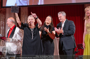 Dancer against Cancer Ball 2026 - Hofburg, Wien - Sa 18.04.2026 - Andrea KDOLSKY erhält MyAid Award, Shannon LEE, Manfred BAUMANN176