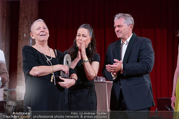 Dancer against Cancer Ball 2026 - Hofburg, Wien - Sa 18.04.2026 - Andrea KDOLSKY erhält MyAid Award, Shannon LEE, Manfred BAUMANN182