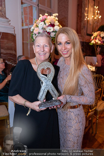 Dancer against Cancer Ball 2026 - Hofburg, Wien - Sa 18.04.2026 - Andrea KDOLSKY, Yvonne RUEFF mit MyAid Award254