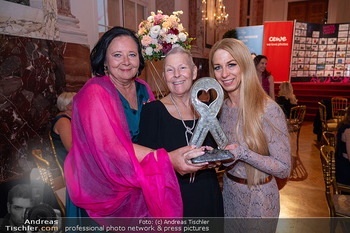 Dancer against Cancer Ball 2026 - Hofburg, Wien - Sa 18.04.2026 - Andrea KDOLSKY, Yvonne RUEFF, Doris KIEFHABER mit MyAid Award256