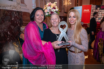 Dancer against Cancer Ball 2026 - Hofburg, Wien - Sa 18.04.2026 - Andrea KDOLSKY, Yvonne RUEFF, Doris KIEFHABER mit MyAid Award257