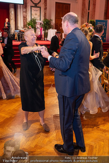 Dancer against Cancer Ball 2026 - Hofburg, Wien - Sa 18.04.2026 - Andrea KDOLSKY beim Tanzen259