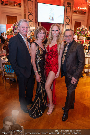 Dancer against Cancer Ball 2026 - Hofburg, Wien - Sa 18.04.2026 - Familie Beatrice TURIN mit Eltern und Ehemann Heimo285