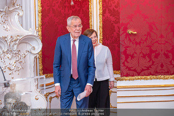 ESC Empfang des Bundespräsidenten - Präsidentschaftskanzlei, Wien - Di 21.04.2026 - Alexander VAN DER BELLEN, Doris SCHMIDAUER kommen aus der Tapete68