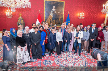 ESC Empfang des Bundespräsidenten - Präsidentschaftskanzlei, Wien - Di 21.04.2026 - Gruppenfoto ESC Teilnehmer, Bundespräsident Alexander VAN DER B85