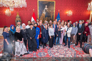 ESC Empfang des Bundespräsidenten - Präsidentschaftskanzlei, Wien - Di 21.04.2026 - Gruppenfoto ESC Teilnehmer, Bundespräsident Alexander VAN DER B86