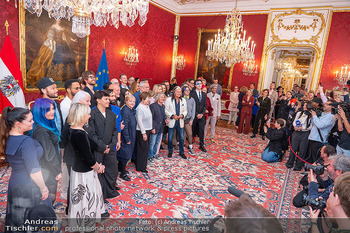 ESC Empfang des Bundespräsidenten - Präsidentschaftskanzlei, Wien - Di 21.04.2026 - Gruppenfoto ESC Teilnehmer, Bundespräsident Alexander VAN DER B88