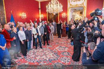 ESC Empfang des Bundespräsidenten - Präsidentschaftskanzlei, Wien - Di 21.04.2026 - JJ Johannes PIETSCH Gruppenfoto ESC Teilnehmer, Alexander VAN DE91