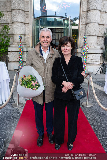 25 Jahre Restaurant Vestibül - Vestibül im Burgtheater, Wien - Di 21.04.2026 - Leo DOPPLER mit Ehefrau61