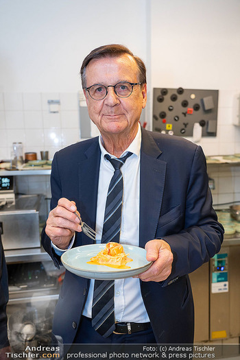 25 Jahre Restaurant Vestibül - Vestibül im Burgtheater, Wien - Di 21.04.2026 - Hans MAHR mit Gulasch139