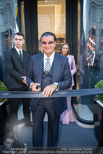 Boutique Opening - Jacob & Co Boutique Vienna - Mi 22.04.2026 - Jacob AROBO eröffnet den Store, Band durchschneiden37