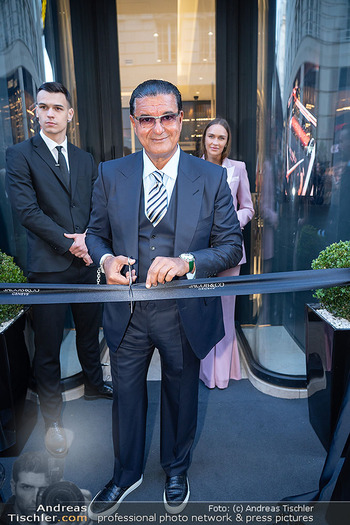 Boutique Opening - Jacob & Co Boutique Vienna - Mi 22.04.2026 - Jacob AROBO eröffnet den Store, Band durchschneiden38