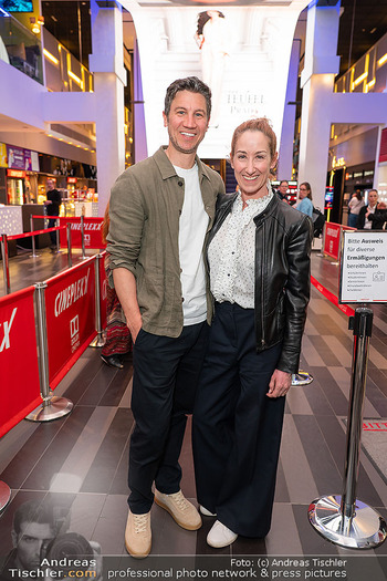 Kinopremiere ´Der Teufel trägt Prada II´ - Cineplexx Millennium City, Wien - Di 28.04.2026 - Kati BELLOWITSCH mit Freund Daniel49