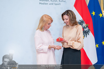Goldenes Verdienstzeichen für Gerda Rogers - Haus des Sports, Wien - Mi 29.04.2026 - Eva WILDFELLNER überreicht Verdienstzeichen an Gerda ROGERS77