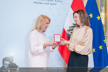Goldenes Verdienstzeichen für Gerda Rogers - Haus des Sports, Wien - Mi 29.04.2026 - Eva WILDFELLNER überreicht Verdienstzeichen an Gerda ROGERS79