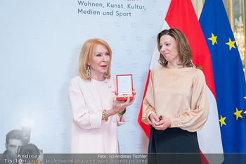 Goldenes Verdienstzeichen für Gerda Rogers - Haus des Sports, Wien - Mi 29.04.2026 - Eva WILDFELLNER überreicht Verdienstzeichen an Gerda ROGERS80