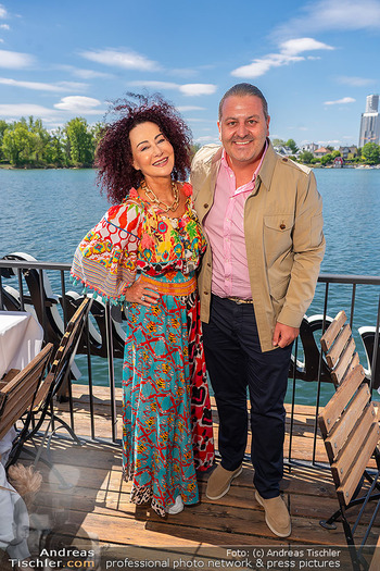 Floß-Opening und 105-Jahresfeier - Strandcafe Alte Donau, Wien - Fr 01.05.2026 - Christina LUGNER, Leo LUGNER17