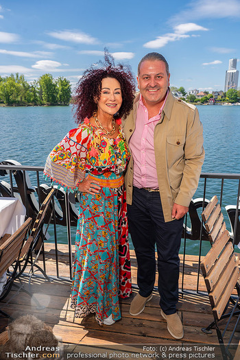 Floß-Opening und 105-Jahresfeier - Strandcafe Alte Donau, Wien - Fr 01.05.2026 - Christina LUGNER, Leo LUGNER18