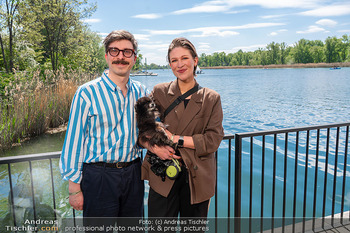 Floß-Opening und 105-Jahresfeier - Strandcafe Alte Donau, Wien - Fr 01.05.2026 - Selina GRAF mit Freund Martin LIPPATSCH36