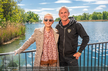 Floß-Opening und 105-Jahresfeier - Strandcafe Alte Donau, Wien - Fr 01.05.2026 - Tina und Michael KONSEL37