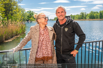 Floß-Opening und 105-Jahresfeier - Strandcafe Alte Donau, Wien - Fr 01.05.2026 - Tina und Michael KONSEL38
