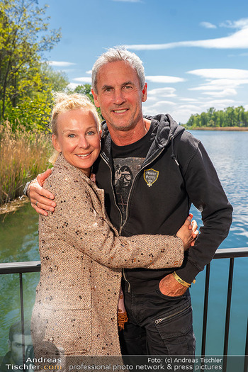 Floß-Opening und 105-Jahresfeier - Strandcafe Alte Donau, Wien - Fr 01.05.2026 - Tina und Michael KONSEL43