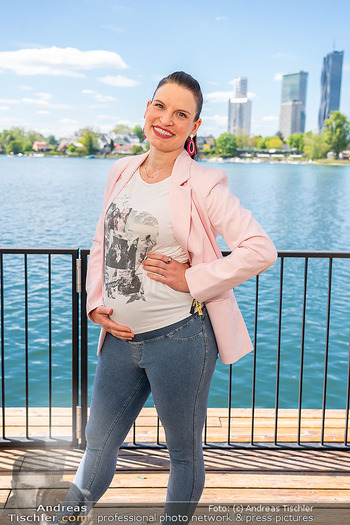 Floß-Opening und 105-Jahresfeier - Strandcafe Alte Donau, Wien - Fr 01.05.2026 - Conny KREUTER (schwanger)58